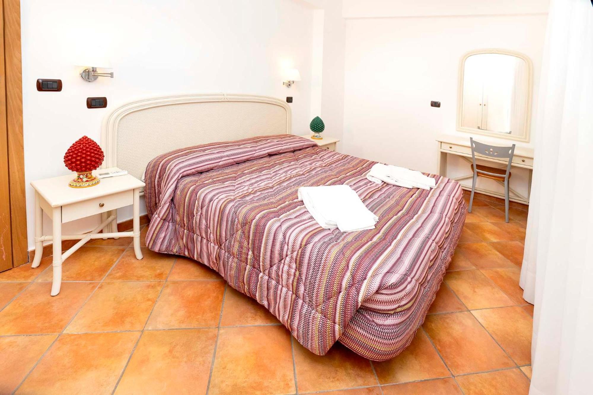 Le Tartarughe Aparthotel Летояни Екстериор снимка