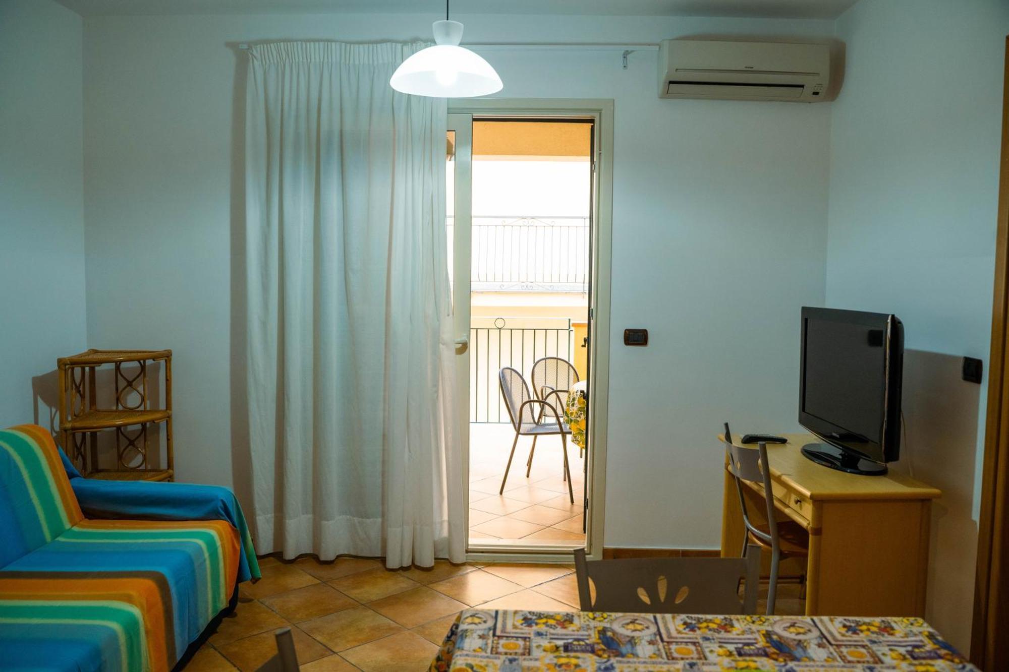 Le Tartarughe Aparthotel Летояни Екстериор снимка