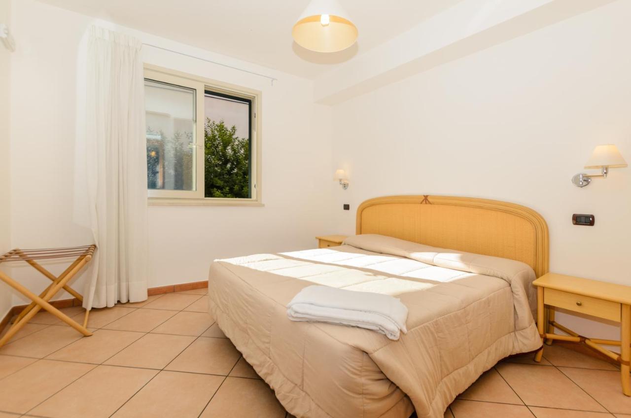 Le Tartarughe Aparthotel Летояни Екстериор снимка